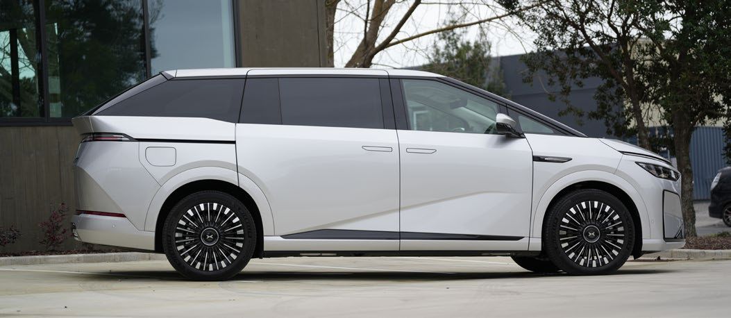 XPeng X9 people mover side profile